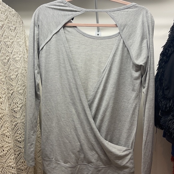 Nicole Miller athleisure top with open back Sz S - Picture 8 of 8